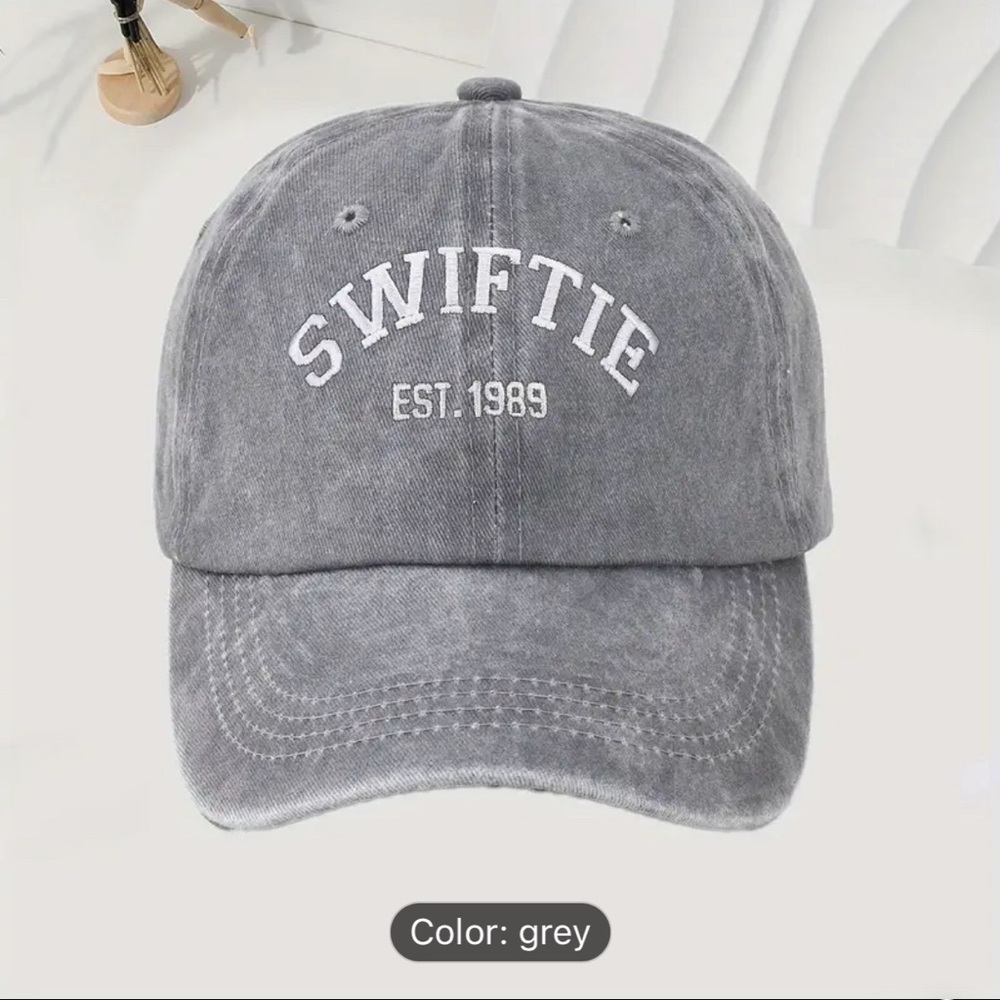 TAYLOR SWIFT - SWIFTIE BASEBALL CAP, ERA TOUR, CHRISTMAS GIFT, CONCERT